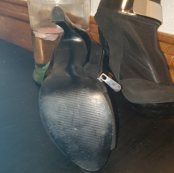 Guess Heel - Picture 3 of 3